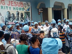 Women's Fellowship Ayaduase Circuits  praying with KJCH